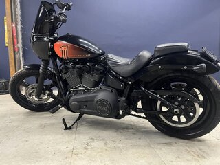 2021 Harley-Davidson Street Bob, чёрный, 1350000 рублей, вид 2
