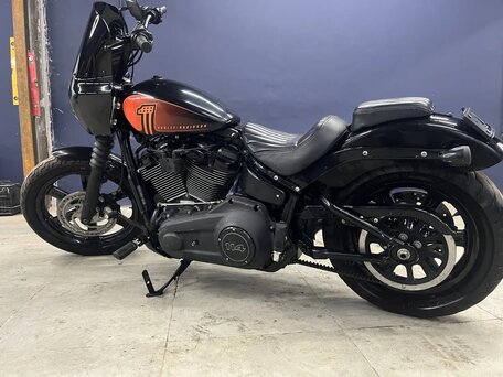 2021 Harley-Davidson Street Bob, чёрный, 1350000 рублей, вид 2