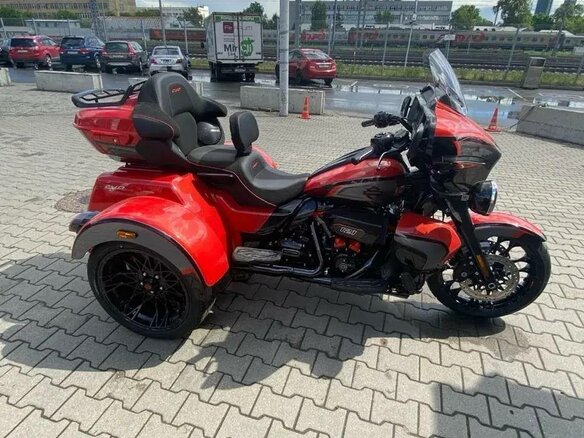2026 Harley-Davidson CVO Tri Glide, оранжевый, 7950000 рублей