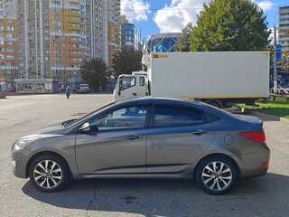 2015 Hyundai Solaris I Рестайлинг, серый, 850000 рублей, вид 4
