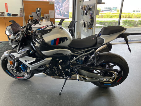 2025 BMW M 1000 R, серебристый, 2800000 рублей, вид 2