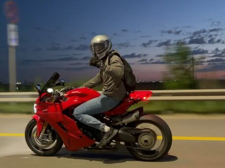 2017 Ducati Supersport, красный, 680000 рублей, вид 4