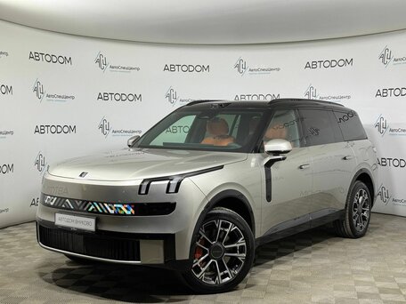 Lynk & Co 900
