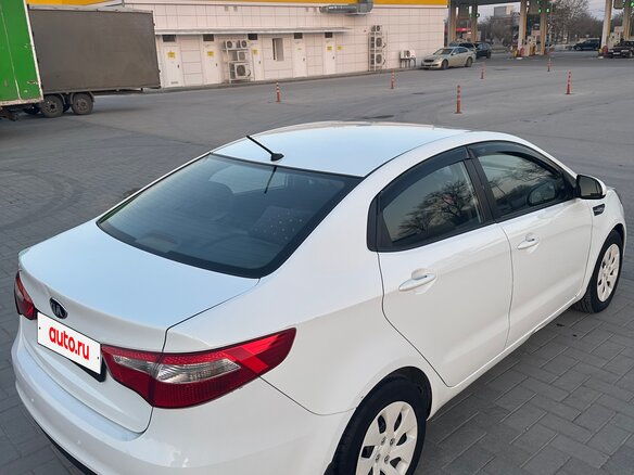 2013 Kia Rio 4-speed III, белый, 780000 рублей - вид 6