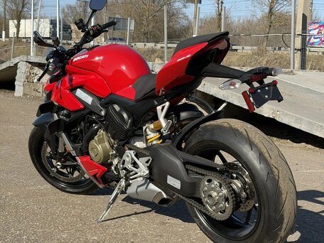 2022 Ducati Streetfighter V4, красный, 1699999 рублей, вид 4