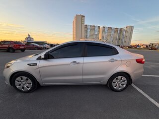 2014 Kia Rio III, серебристый, 900000 рублей, вид 4