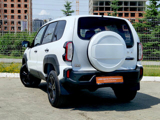 2026 Lada (ВАЗ) Niva Travel I Рестайлинг, белый, 1717000 рублей, вид 3