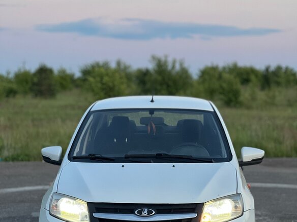 2013 Lada (ВАЗ) Granta I, белый - вид 1