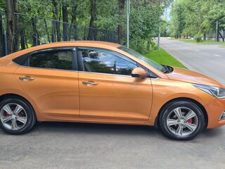 2017 Hyundai Solaris II, оранжевый, 990000 рублей, вид 4