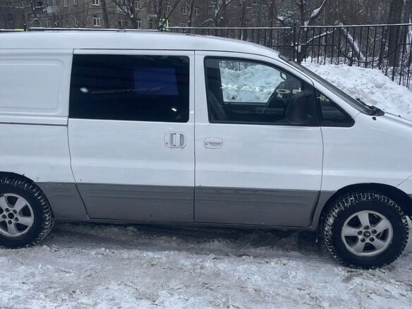 2007 Hyundai Starex, белый, 400000 рублей - вид 2