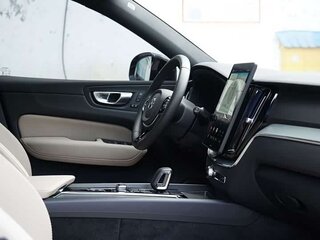 2025 Volvo XC60 II Рестайлинг 2, чёрный, 5250000 рублей, вид 5