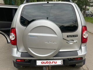 2012 Chevrolet Niva I Рестайлинг, серебристый, 410000 рублей, вид 3