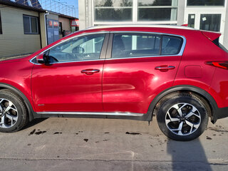 2018 Kia Sportage IV Рестайлинг, красный, 2350000 рублей, вид 4