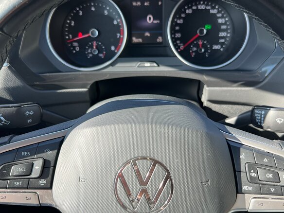 2021 Volkswagen Tiguan II Рестайлинг, серый, 2790000 рублей - вид 5