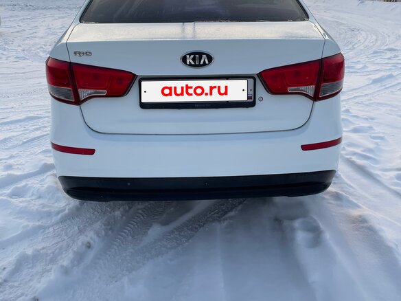 2015 Kia Rio III Рестайлинг, белый, 1100000 рублей - вид 4