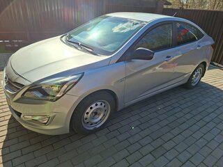 2016 Hyundai Solaris I Рестайлинг, серебристый, 900000 рублей, вид 4