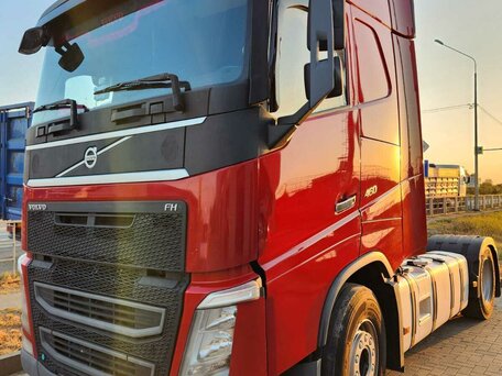 2017 Volvo FH, красный, 6700000 рублей, вид 1