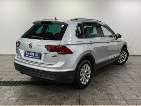 2017 Volkswagen Tiguan II, серебристый, 1780000 рублей, вид 4
