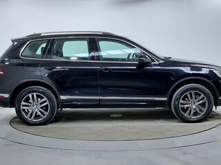 2016 Volkswagen Touareg II Рестайлинг, чёрный, 4600000 рублей, вид 4