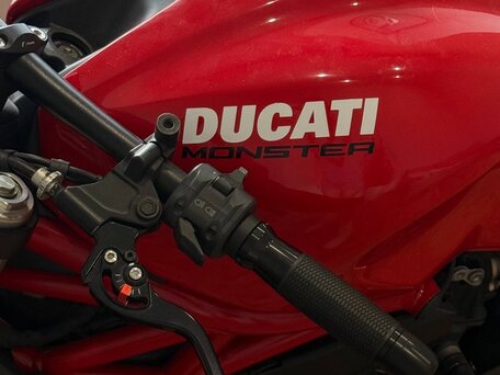2015 Ducati Monster 821, красный, 1050000 рублей, вид 3