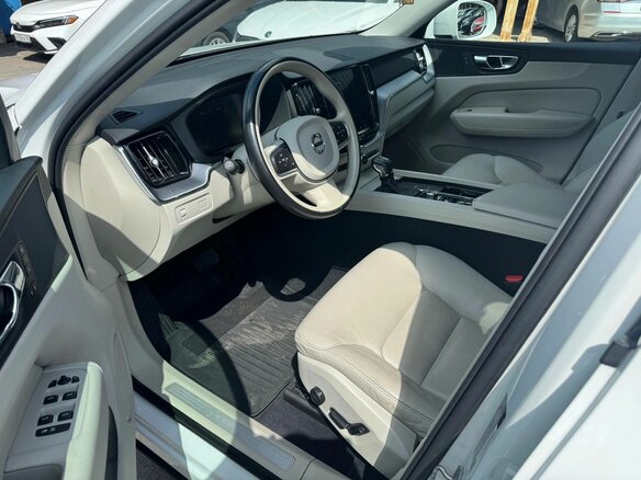 2019 Volvo XC60 II, белый, 3300000 рублей - вид 2