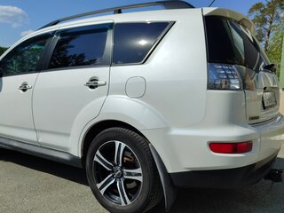 2011 Mitsubishi Outlander II Рестайлинг, белый, 1130000 рублей, вид 3