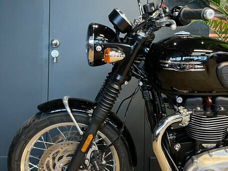 2024 Triumph Bonneville T120, чёрный, 1790000 рублей, вид 2