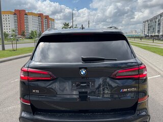 2021 BMW X5 M50i IV (G05/G18), чёрный, 4500000 рублей, вид 5