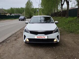 2022 Kia Rio IV Рестайлинг, белый, 1700000 рублей, вид 1