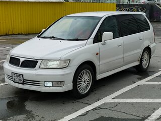 2001 Mitsubishi Chariot Grandis III, белый, 250000 рублей, вид 1