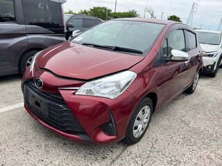 2018 Toyota Vitz III (XP130) Рестайлинг 2, красный, 1070000 рублей, вид 2