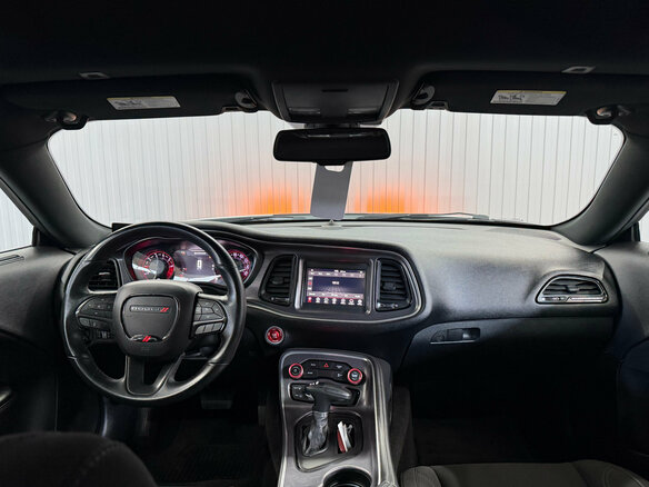 2017 Dodge Challenger III Рестайлинг 2, белый, 2497000 рублей - вид 8