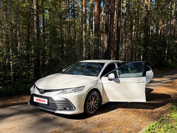 2021 Toyota Camry VIII (XV70) Рестайлинг, белый - вид 3