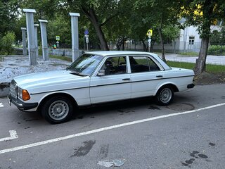 1981 Mercedes-Benz W123 200, белый, 1450000 рублей, вид 3
