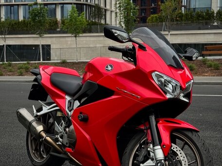 2014 Honda VFR 800, красный, 650000 рублей, вид 1
