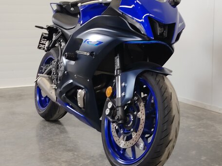 2022 Yamaha YZF-R7, синий, 799000 рублей, вид 3