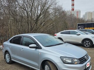 2015 Volkswagen Polo V Рестайлинг, серебристый, 650000 рублей, вид 3