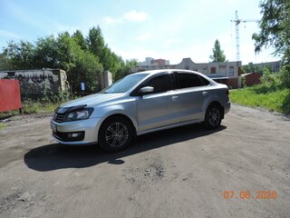2019 Volkswagen Polo V Рестайлинг, серебристый, 700000 рублей, вид 1