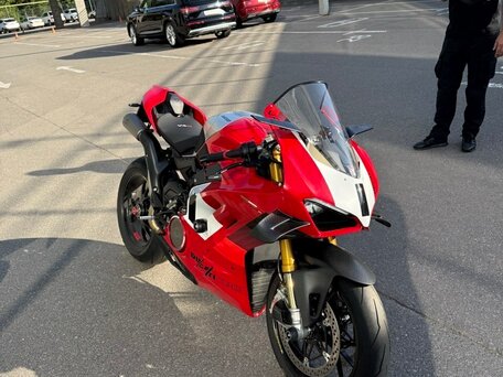 2023 Ducati Panigale V4, красный, 6500000 рублей, вид 1