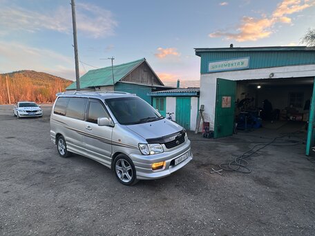 2001 Toyota LiteAce, серебристый, 720000 рублей, вид 3