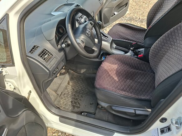 2010 Toyota Auris I Рестайлинг, белый - вид 9