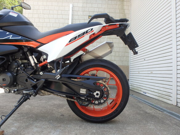 2023 KTM 890 SMT, чёрный, 1200000 рублей - вид 12