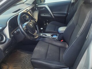 2017 Toyota RAV4 IV (XA40) Рестайлинг, серебристый, 2000000 рублей, вид 5