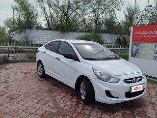 2013 Hyundai Solaris I, белый, 820000 рублей, вид 1