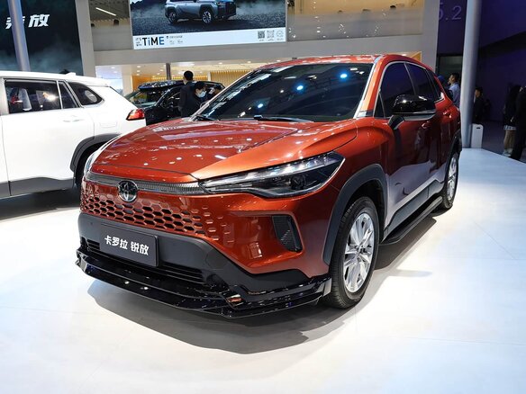 2025 Toyota Corolla Cross I Рестайлинг, оранжевый, 2950000 рублей