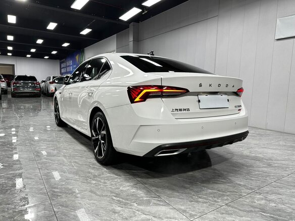 2022 Skoda Octavia IV (A8), белый - вид 4