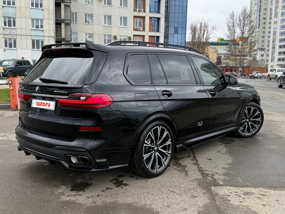 2021 BMW X7 40d I (G07), чёрный, 10100000 рублей - вид 4