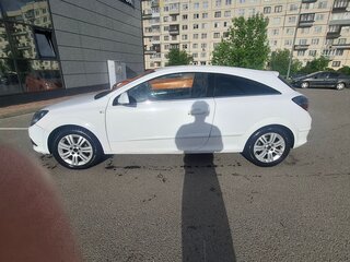 2010 Opel Astra GTC H Рестайлинг, белый, 600000 рублей, вид 5