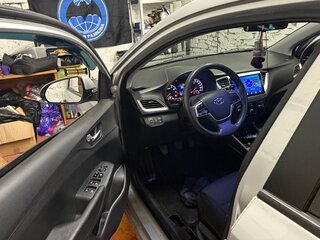 2020 Hyundai Solaris II Рестайлинг, серебристый, 950000 рублей, вид 5