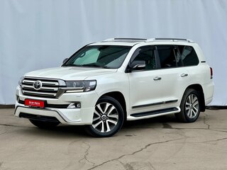 2017 Toyota Land Cruiser 200 Series Рестайлинг 2, белый, 6450000 рублей, вид 2